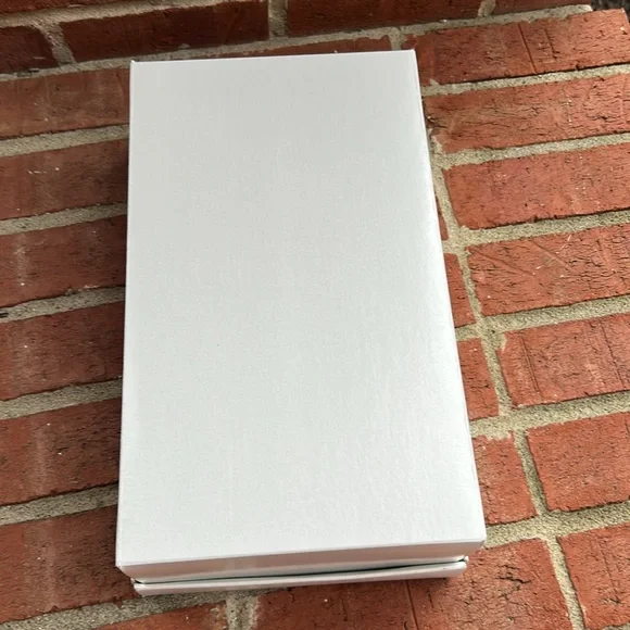 ULINE 5-Pack of Women’s White Shoe Boxes - Picture 7 of 11